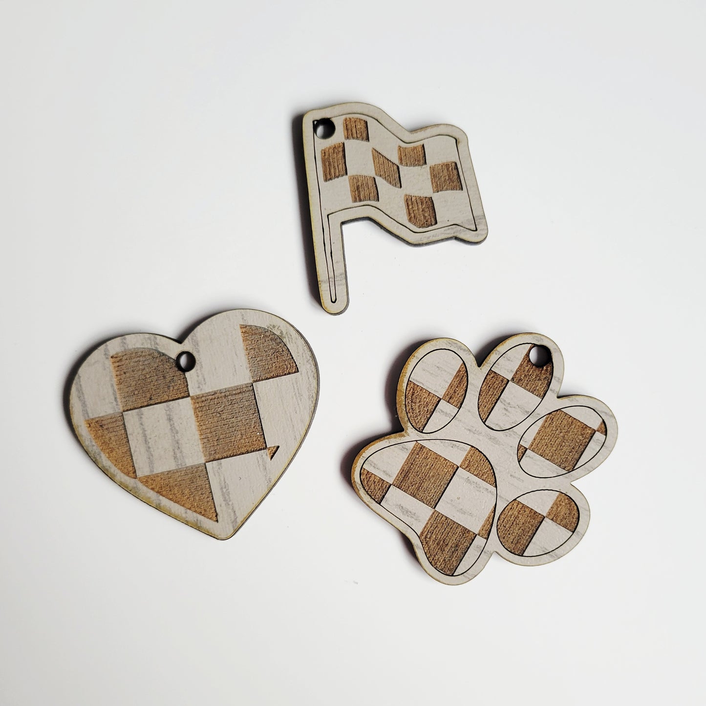 Wavy Checkered Flag Silicone Bead Wristlet Bracelet Key Ring with Charm