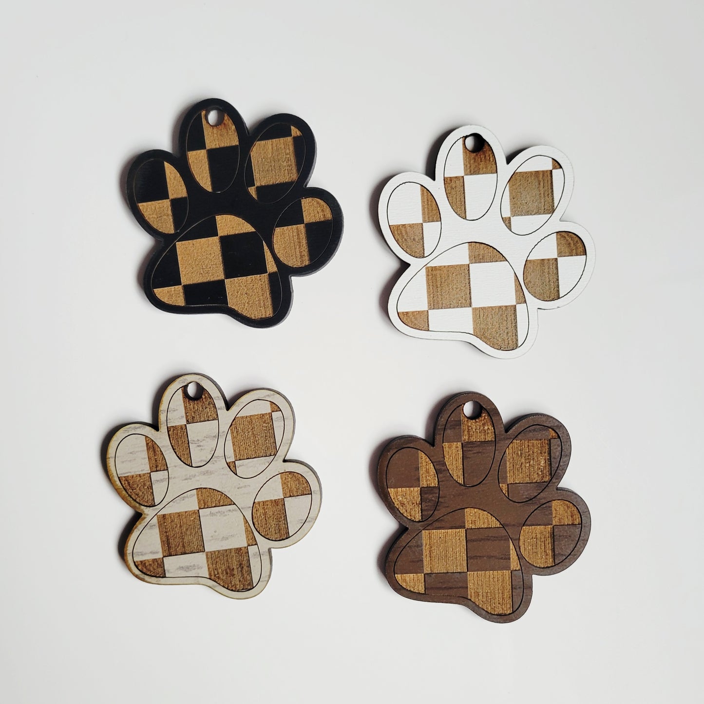 Wavy Checkered Flag Silicone Bead Wristlet Bracelet Key Ring with Charm